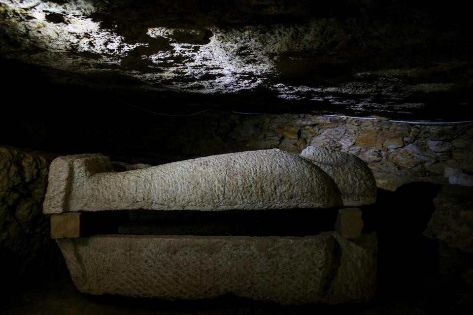 Theo các chuyên gia, dự kiến các chuyên gia mất ít nhất 5 năm để khai quật toàn bộ khu nghĩa địa với hàng ngàn báu vật vẫn còn "ẩn mình" trong lòng đất.