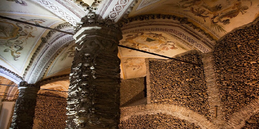 Do vậy, về sau, chính quyền thành phố quyết định "xóa sổ" nhiều nghĩa trang để thực hiện các dự án mới. Điều này có nghĩa nhiều thi hài người quá cố được di rời nhưng không biết sẽ chuyển đến đâu.