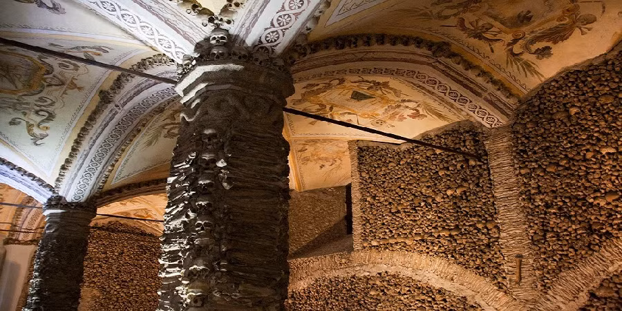 Do vậy, về sau, chính quyền thành phố quyết định "xóa sổ" nhiều nghĩa trang để thực hiện các dự án mới. Điều này có nghĩa nhiều thi hài người quá cố được di rời nhưng không biết sẽ chuyển đến đâu.