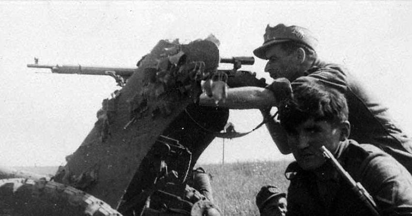 Tuy nhiên, đến tháng 5/1945, Hetzenauer bị lực lượng Liên Xô bắt giữ. Xạ thủ huyền thoại một thời của Hitler trải qua 5 năm trong trại tù của Liên Xô.