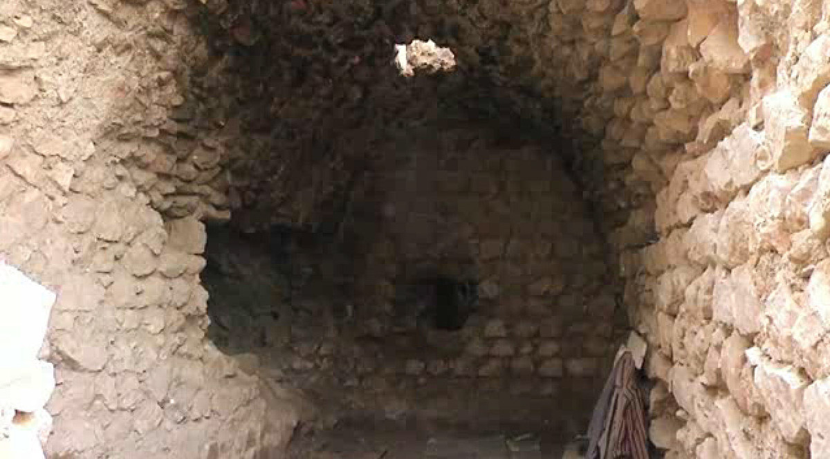 Không ai biết rõ Hoàng tử Vlad bị tra tấn như thế nào trong những năm bị giam cầm trong ngục tối. Thế nhưng, chính khoảng thời gian trên đã khiến Hoàng tử Vlad trở nên hung bạo, tàn ác và điên cuồng trả thù, tra tấn người khác sau khi được tự do.