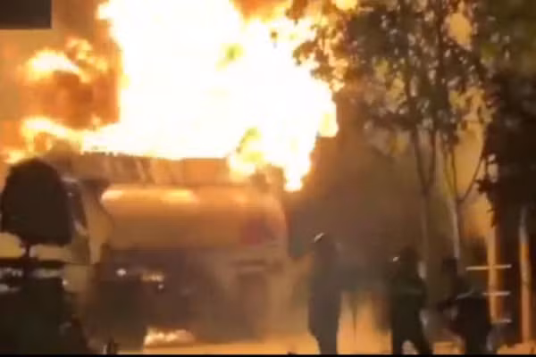 Xe bon chay du doi tai tram xang dau o Tay Ninh