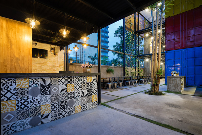 Ngược lại, không gian chung lại được mở rộng tối đa để tăng sự kết nối giữa những người xa lạ, khiến du khách đi xa mà vẫn có cảm giác ấm áp như đang ở cùng với gia đình.