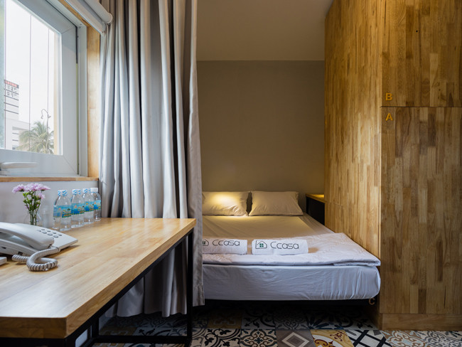 10 phòng đều dược lắp đặt điều hòa, hệ thống tủ riêng tư có khóa, dù tối giản nhưng vẫn đầy đủ tiện nghi cần thiết nhất.