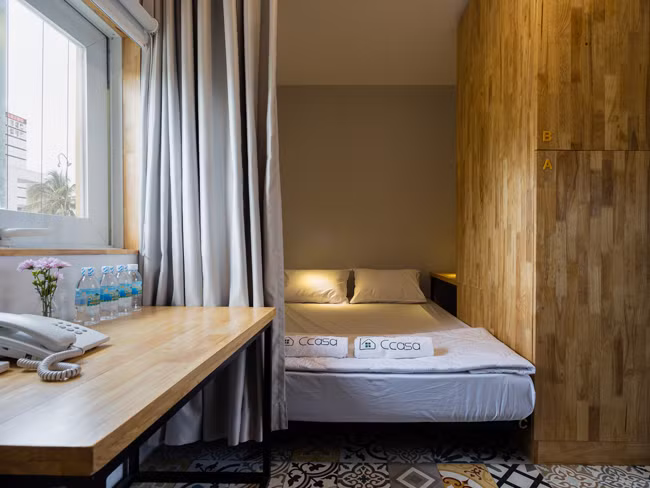 10 phòng đều dược lắp đặt điều hòa, hệ thống tủ riêng tư có khóa, dù tối giản nhưng vẫn đầy đủ tiện nghi cần thiết nhất.