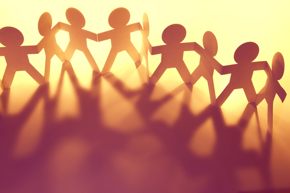 Theo đó, công chúng phát hiện hai người xa lạ, không quen biết nhau, thậm chí là sống khác thời đại nhưng lại có ngoại hình gần như giống hệt nhau dù không có bất cứ quan hệ huyết thống nào.