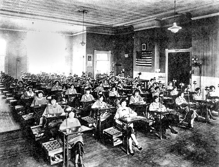 Theo đó, cuộc chiến giành công lý của những "cô gái phóng xạ" kéo dài trong suốt nhiều năm. Về sau, giới chức trách Mỹ cũng ban hành những quy định nhằm bảo đảm an toàn cho người lao động.