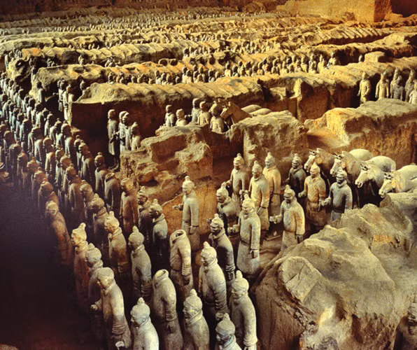 Điều đáng chú ý là mỗi bức tượng có gương mặt, biểu cảm và thần thái khác nhau. Theo đó, không có bức tượng nào xuất hiện 2 lần.