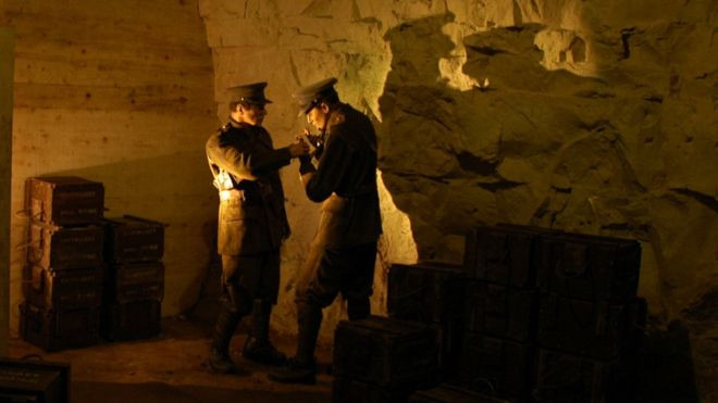 Khi Chiến tranh thế giới 2 nổ ra, mê cung đường hầm ở hang Chislehurst được người dân London, Anh sử dụng.