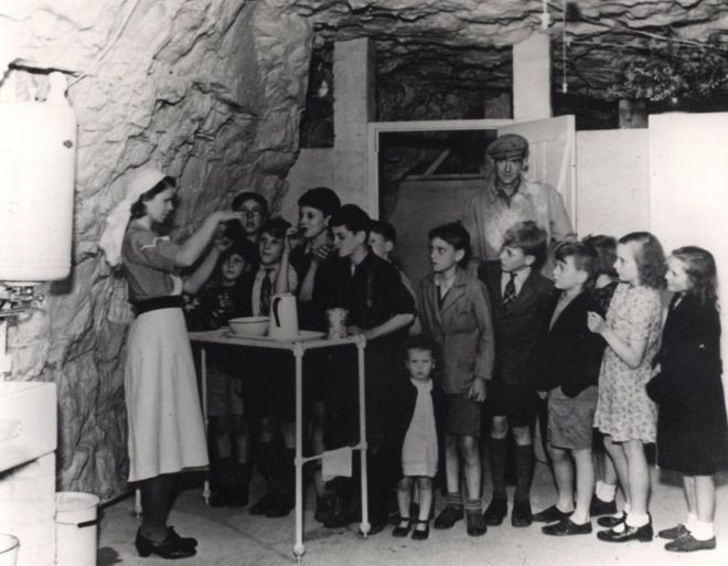 Cụ thể, khi Đức quốc xã thực hiện các cuộc không kích dữ dội, hàng ngàn người dân London đã lựa chọn Chislehurst làm nơi ẩn náu.