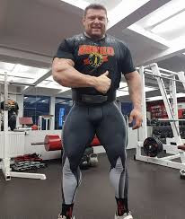 Trên thực tế, nhiều người trên thế giới gây chú ý khi trở thành người khỏe nhất thế giới. Ví dụ như trường hợp của Zydrunas Savickas ở Lithuania.