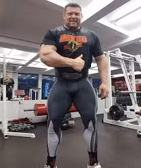 Trên thực tế, nhiều người trên thế giới gây chú ý khi trở thành người khỏe nhất thế giới. Ví dụ như trường hợp của Zydrunas Savickas ở Lithuania.