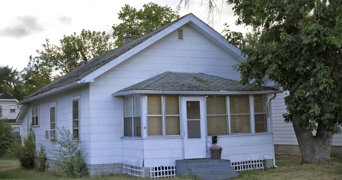 Một số nhân chứng bao gồm cả cảnh sát, linh mục, y tá tuyên bố nhìn thấy con trai 9 tuổi của Ammons leo ngược lên các bức tường cao tại ngôi nhà.