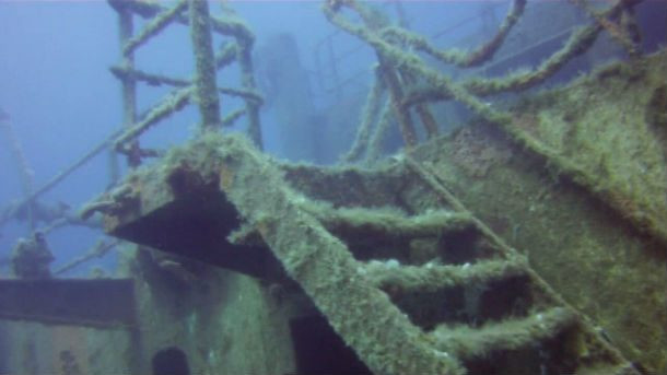 Trong quá trình bảo trì vào năm 1995, một vụ nổ gas đã xảy ra trên tàu Um El Faroud. Về sau, con tàu được thả chìm xuống đáy biển.