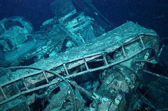 Centaur bị ngư lôi Nhật Bản đánh chìm năm 1943. Trong thảm kịch chìm tàu ấy, chỉ có 64 trong số 332 người có mặt trên tàu may mắn sống sót sau khi lênh đênh 35 giờ trên biển chờ cứu hộ.