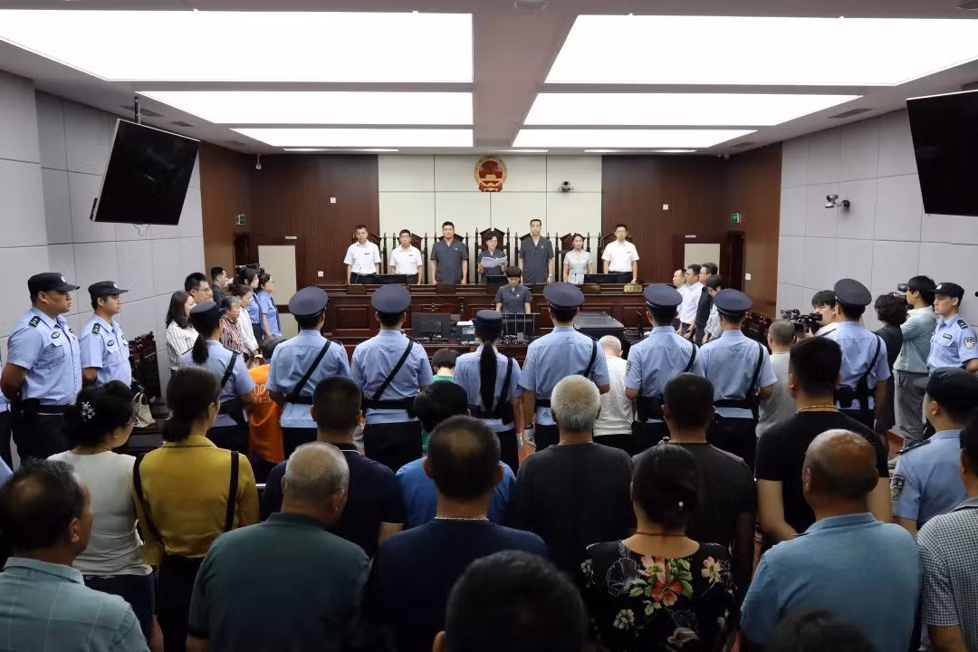 Vào ngày 16/11, cảnh sát Trung Quốc tiến hành bắt giữ gia đình Li sau khi họ bỏ trốn khỏi căn hộ cho thuê để tới Bắc Kinh. Sau quá trình xét xử, 4 người trong gia đình Li bị kết án tử hình vì tội ác ghê rợn đã gây ra.