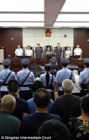 Tuy nhiên, sau khi ở được 1 tháng, gia đình họ Li không nộp tiền nhà cho chủ nhà nên bị nhắc và yêu cầu thanh toán.