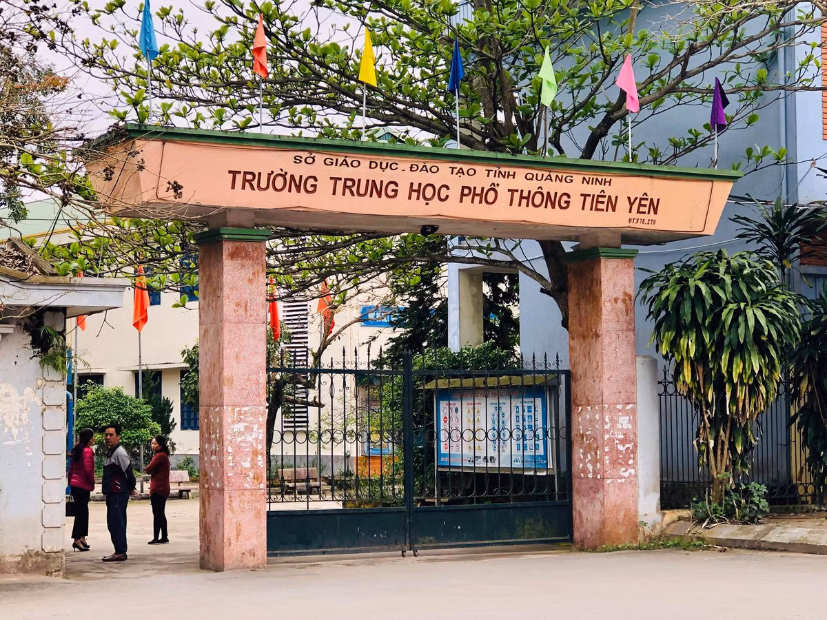 Quang Ninh: 500 hoc sinh nghi hoc bat thuong trong mot ngay
