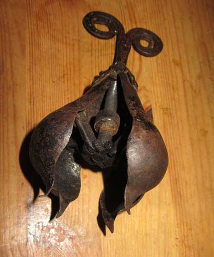 Trong nhiều trường hợp, phạm nhân chịu đau đớn tột độ trước khi mất mạng vì hình thức tra tấn bằng quả lê thống khổ.