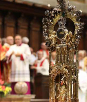 Một trường hợp khác là vào năm 1980, bình máu của Thánh Januarius không hóa lỏng. Trong năm đó, một trận động đất mạnh kinh hoàng xảy ra cách Naples gần 50 km. Thảm kịch kinh hoàng này khiến khoảng 2.400 người thiệt mạng.