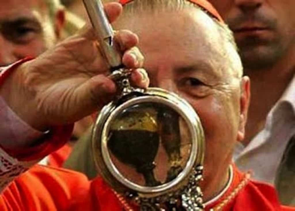 Vì vậy, các đời tổng giám mục thành phố Naples thực hiện nghi lễ lắc bình máu của Thánh Januarius 3 lần mỗi năm.