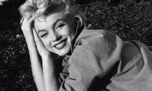 Ngày 19/5/1962, Marilyn Monroe hát bài nhạc nổi tiếng “Happy Birthday Mr. President” trong ngày sinh nhật của Tổng thống Kennedy gây xôn xao dư luận.