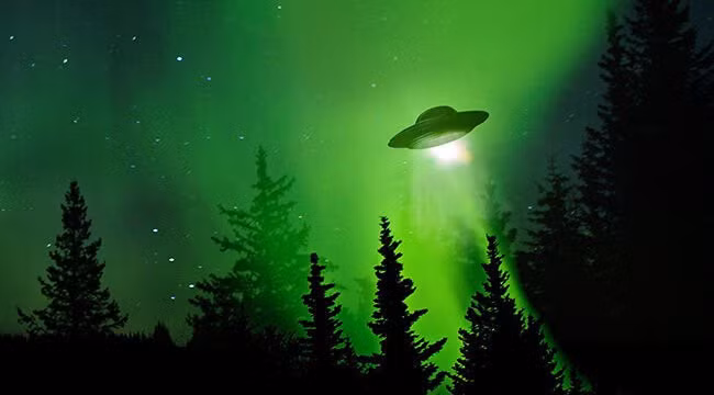 Theo giả thuyết này, người ngoài hành tinh đã bắt cóc con người và bí mật đưa họ lên UFO.