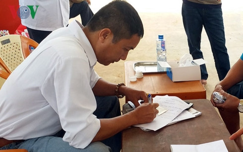 Kon Tum: Lai xe dung thuoc tay nen duong tinh voi ma tuy?