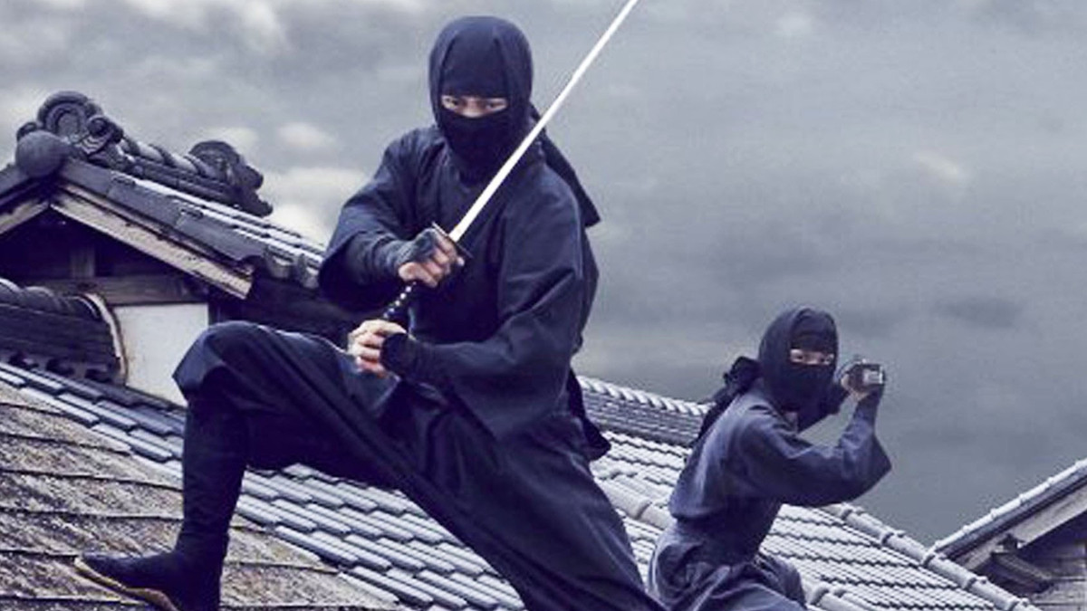 Theo các chuyên gia, đây là quan niệm sai lầm. Trên thực tế, vào thời Trung cổ, khi làm nhiệm vụ, ninja Nhật Bản lựa chọn trang phục sao cho hòa nhập vào đám đông, tránh bị người khác phát hiện.
