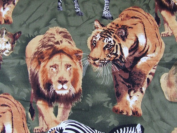 Chiến lược này của giới nhà giàu La Mã đã có hiệu quả khi công chúng thường cảm thấy phấn khích, vui mừng khi xem các buổi biểu diễn có tính giải trí cao ở đấu trường mà quên đi sự kiện lớn rùm beng trước đó.