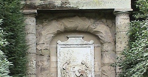 Dù đã bỏ rất nhiều tâm huyết và thời gian nhưng đến cả những chuyên gia, nhà khoa học hàng đầu cũng không thể giải mã được bí ẩn về thông điệp ẩn giấu sau dòng chữ DOUOSVAVVM.