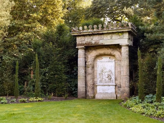 Một quan điểm cho rằng, các Hiệp sĩ dòng Đền chính là người đã để lại bản mật mã bí ẩn để hậu thế đi tìm lời giải.