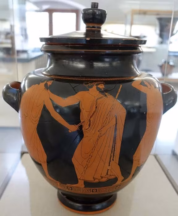 Khi biết được mục tiêu ám sát là ai, sát thủ sẽ điều tra, nghiên cứu thói quen của đối tượng để tìm ra cách thức, thời điểm ra tay thích hợp nhất.