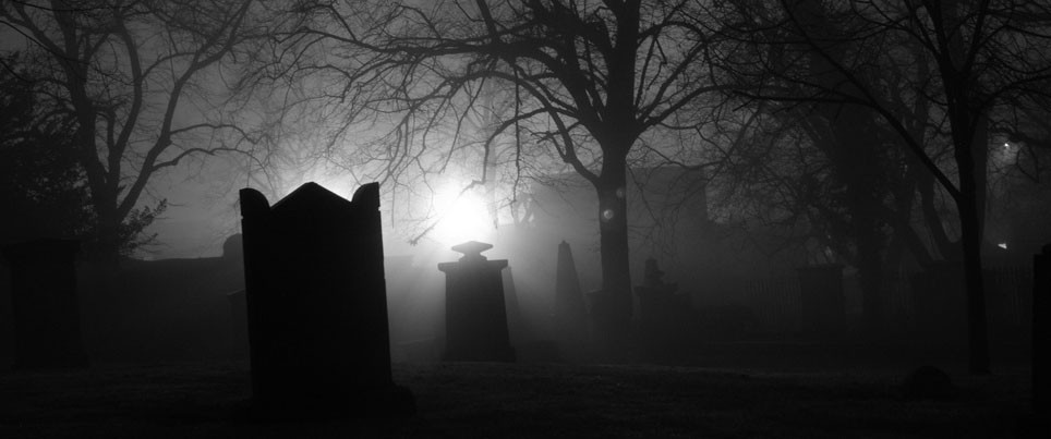 Nếu nhìn vào bức tranh quá lâu thì người xem tranh sẽ bị nguyền rủa và mất mạng một cách bí ẩn.