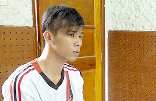 Chưa kịp hành lạc, kẻ hiếp dâm bỏ chạy không mảnh vải che thân Chua kip hanh lac, ke hiep dam bo chay khong manh vai che than