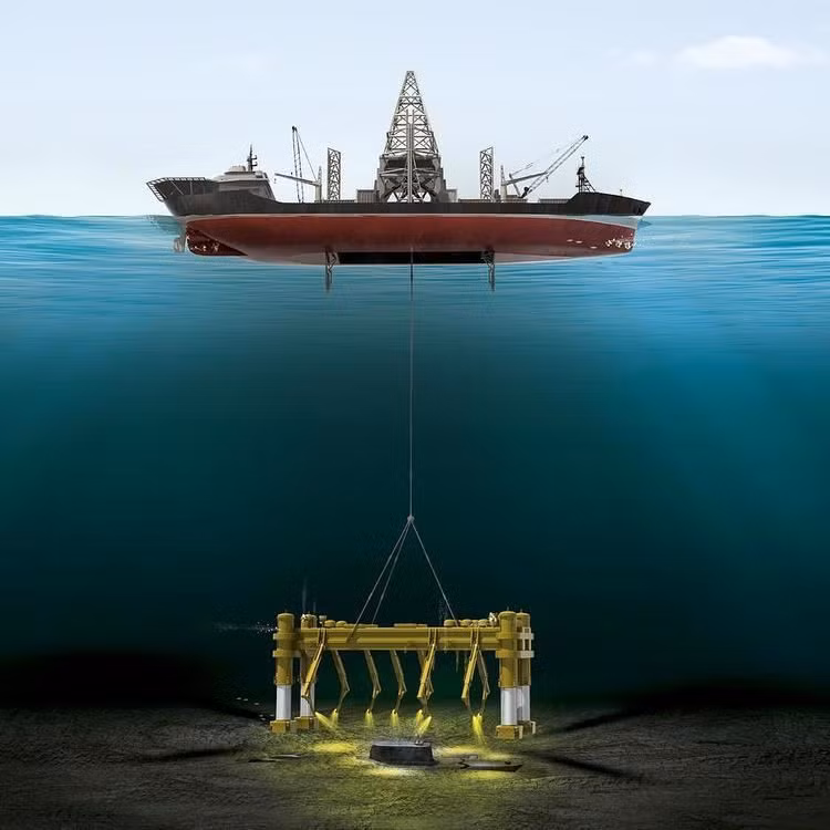 Trong khi Liên Xô ráo riết tìm kiếm tàu ngầm K-129 không có kết quả thì phía Mỹ lại xác định được vị trí con tàu gặp nạn nhờ những phương tiện, kỹ thuật hiện đại.