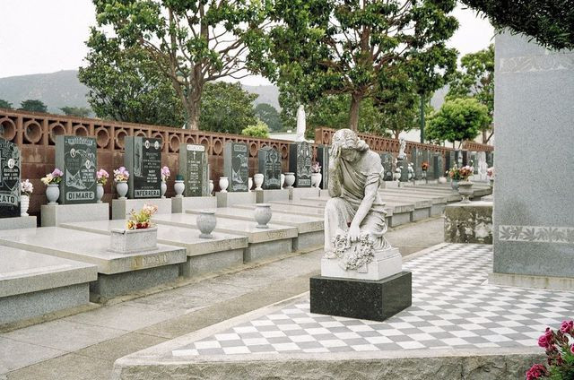 Số lượng người đổ về tham gia hoạt động đào vàng tăng cao cũng khiến nơi đây xuất hiện nhiều bệnh tật và tai nạn nguy hiểm.