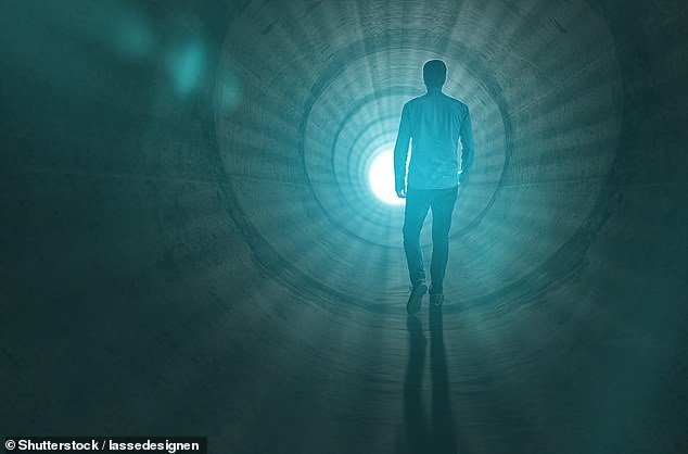 Sự việc kỳ bí này khiến giới chuyên gia quan tâm nên đã thực hiện những nghiên cứu về nó. Tuy nhiên, cho đến nay, những bí ẩn về trải nghiệm cận tử vẫn chưa được làm sáng tỏ vì hiện tượng này rất hiếm gặp và khó kiểm chứng.