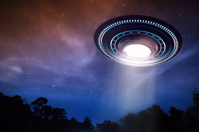 Từ đó, một số người suy đoán đây có thể là bằng chứng về UFO và người ngoài hành tinh trú ngụ tại vùng đất bí ẩn này. Thậm chí, một số người còn tuyên bố nhìn thấy dấu vết của một số sinh vật to lớn bị hoài nghi là quái vật Bigfoot hay Sasquatch.