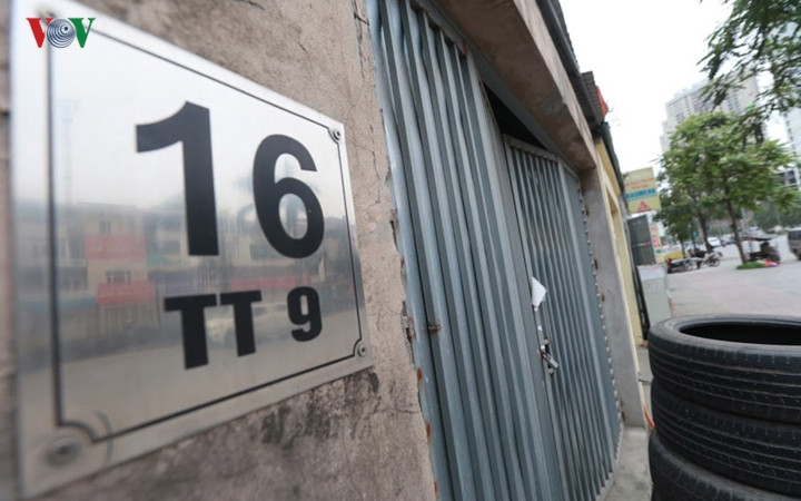 Căn nhà số 16 khu nhà TT9 do người đàn ông quê Nam Định thuê để làm kho thu mua phế liệu, cũng chính là nơi phát ra vụ nổ giờ đây vẫn khóa cổng, im lìm.