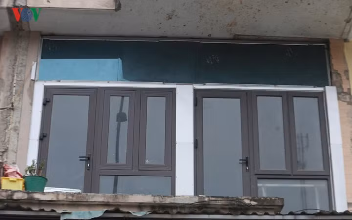 Tầng 2 được lắp cửa để đồ