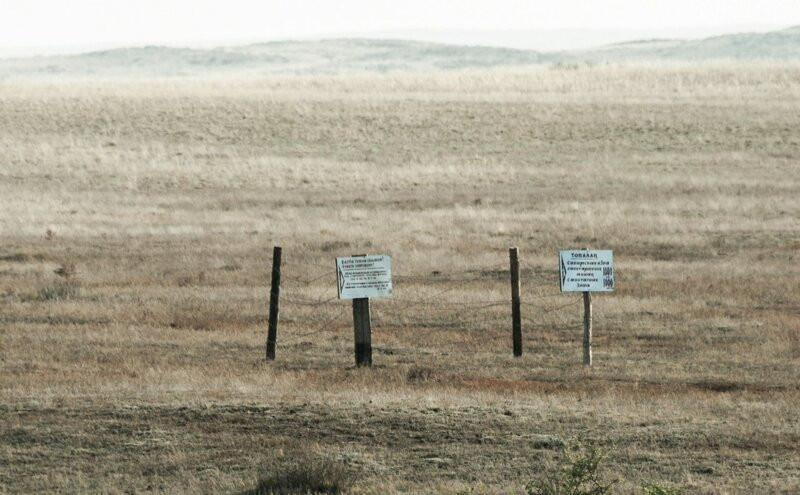 Điều này ảnh hưởng trực tiếp đến cuộc sống của người dân địa phương khi không ít người gặp các vấn đề về sức khỏe do nhiễm phóng xạ.