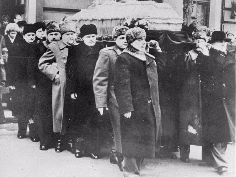 Sau 4 ngày quốc tang, lễ tang nhà lãnh đạo Stalin được tổ chức ngày 9/3.