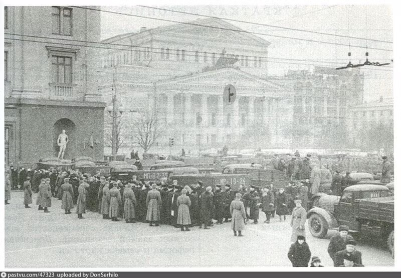 Rất đông người dân Moscow tham dự lễ tang của nhà lãnh đạo Stalin được tổ chức với những nghi lễ trang nghiêm dành cho cố Tổng tư lệnh quân đội, Nguyên soái Liên Xô. Mời quý độc giả xem video: Bảo tàng đồ cũ thời Liên Xô (nguồn: VTC14).