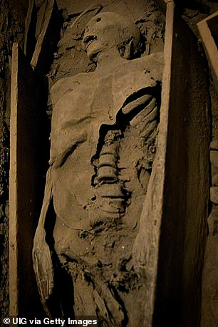 Trong mấy tuần qua, dư luận Ireland rúng động trước tin nhà thờ St Michan ở Dublin bị kẻ xấu đột nhập và lấy đi đầu của một xác ướp khoảng 800 tuổi.