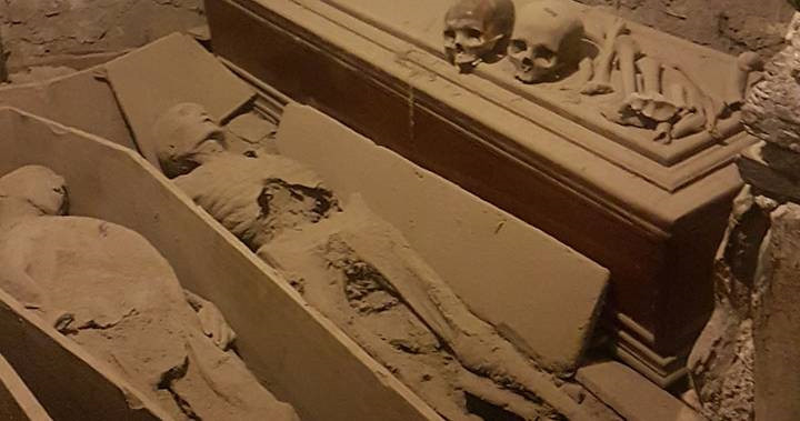 Thậm chí, những kẻ trộm này còn có những hành động nguy hiểm khiến các xác ướp không còn nguyên vẹn.