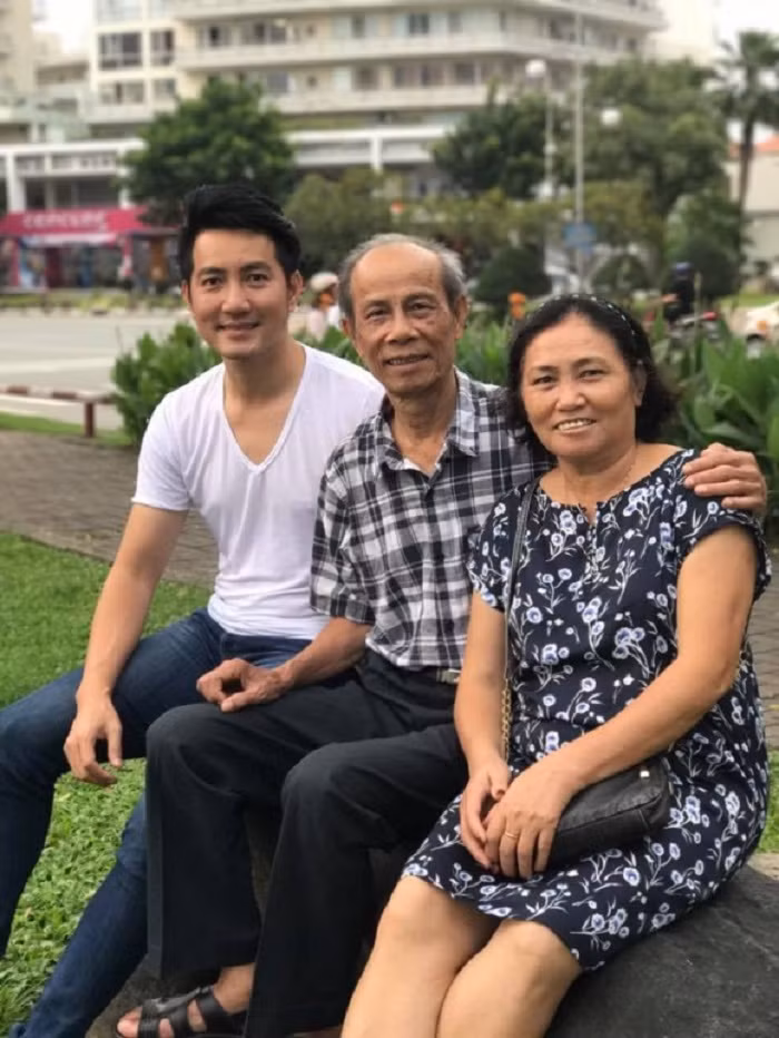 Soc ly do khien Nguyen Phi Hung chua lay vo o tuoi 40, tung bi gia dinh tu mat