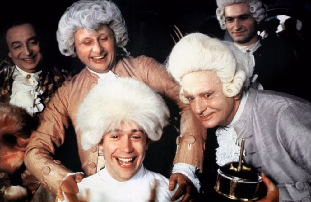 Về sau, do những tác dụng phụ của hít khí cười nên những bữa tiệc như vậy ở Anh và một số quốc gia khác dần trở nên ít đi và cuối cùng không còn thịnh hành. Video: Bóng cười: Thú chơi hay hiểm họa khôn lường? (nguồn: VTC14)