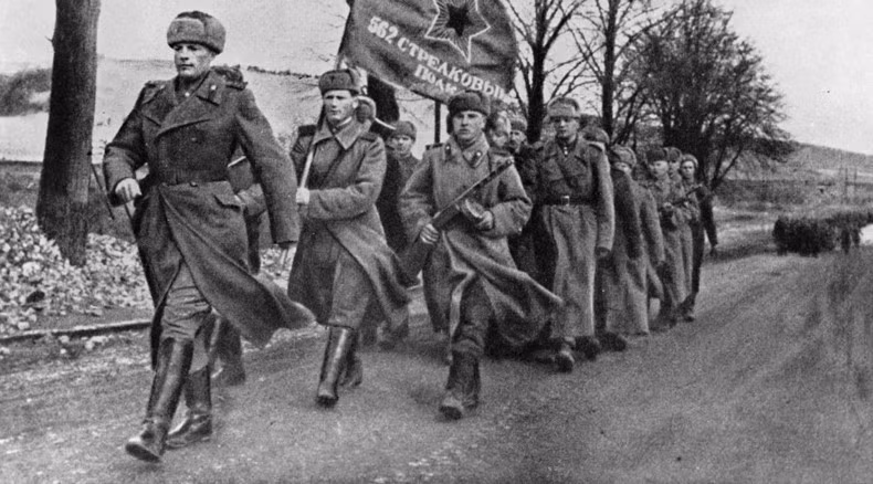 Trong tình hình ấy, phía Mỹ đã đề xuất huấn luyện thủy thủ Liên Xô cũng như bàn giao một số tàu chiến cho chính quyền Moscow để chiếm quần đảo Kuril từ tay Nhật Bản.