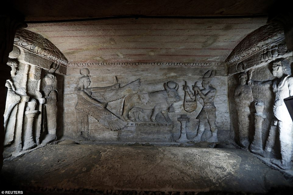 Nhiều bức tranh tường, tác phẩm điêu khắc... được bảo tồn khá nguyên vẹn dù đã có lịch sử hàng nghìn năm.